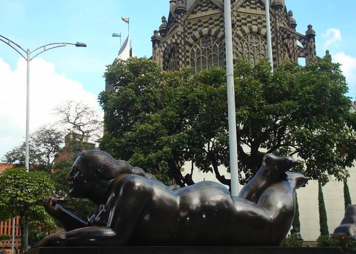 Los clanes y caciques políticos que gobiernan en Antioquia