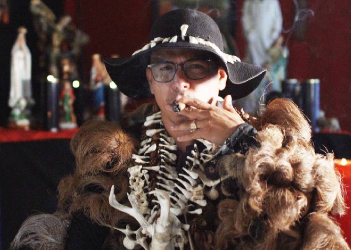 El brujo que jura que puede hacer enloquecer de amor