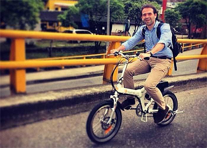 Disfrazar a Fico de socialbacano: la última carta del uribismo para ganarle a Petro