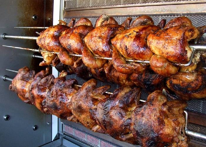 El Distrito compra pollos asados a precios desorbitantes