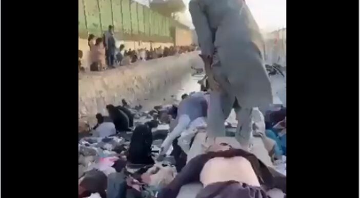  - Al menos 72 muertos en ataques fuera del aeropuerto de Kabul