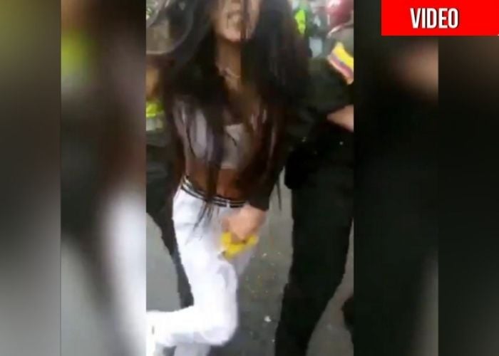 VIDEO: Con descarga eléctrica policía ataca a mujer en sus partes íntimas