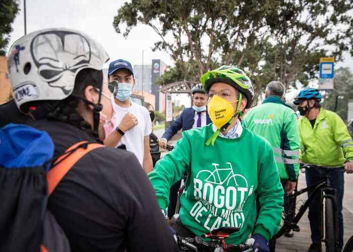 Los abucheos persiguen a Claudia López: ahora fue insultada por biciusuarios