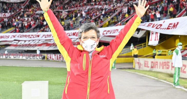  - Los barrabravas le arruinaron a Claudia López la fiesta por la reapertura del Campín