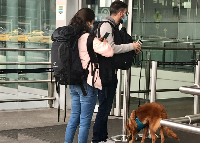 Jamás, por iniciativa tuya, hablarás mal de tu país