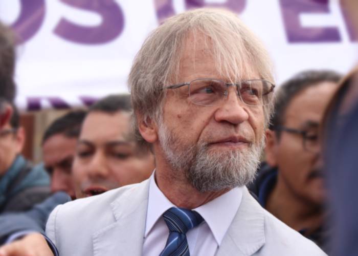 Mockus, recuperado del Parkinson, regresa a la política
