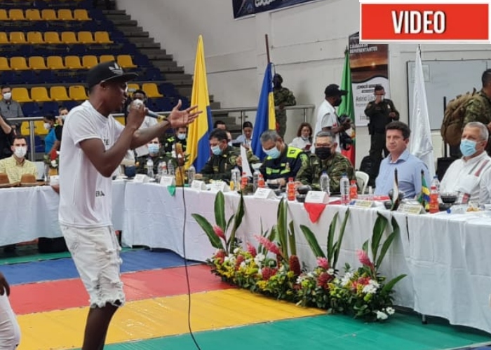 Un furioso rapero le canta la tabla al MinDefensa en Quibdó