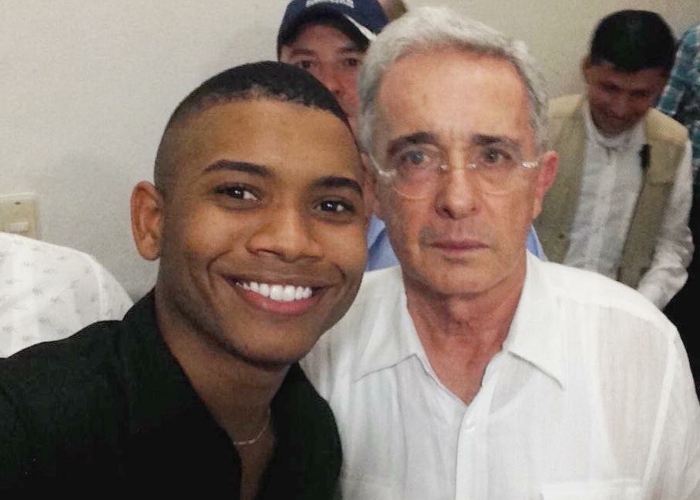 Enaltecer la Ley 100: nueva lambonería de Polo Polo con Álvaro Uribe