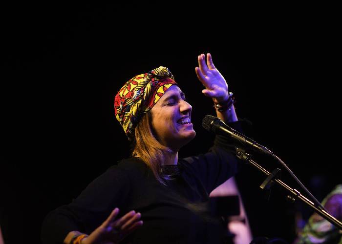 La cantautora Marta Gómez presenta 'Vuelve' y 'Surcos de amor'