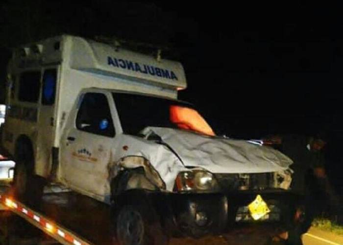 Volcamiento de ambulancia en San Diego, Cesar, casi termina en tragedia