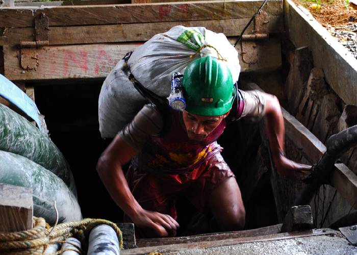 Mineros tradicionales VS Estado colombiano y Gran Colombia Gold