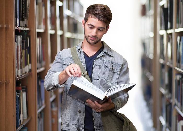 Bibliotecas universitarias fómites: otra realidad dantesca de la pandemia