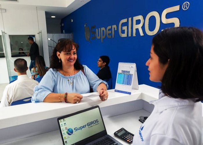 SuperGIROS celebra 15 años convertida en la primera empresa postal del país.