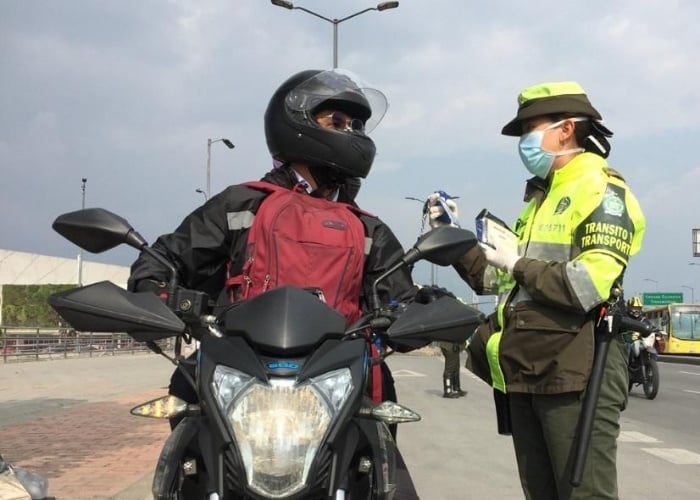 Se cayó decreto que impedía a las motos ir con parrilleros en las calzadas centrales