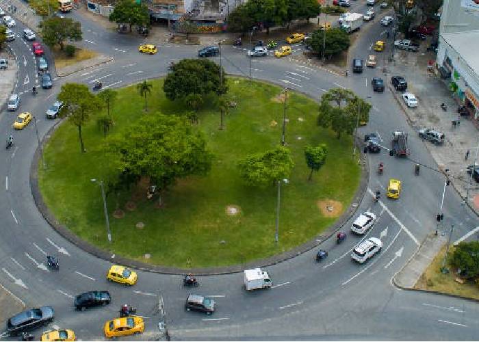 La pesadilla de transitar por una glorieta cuando hay mucho tráfico
