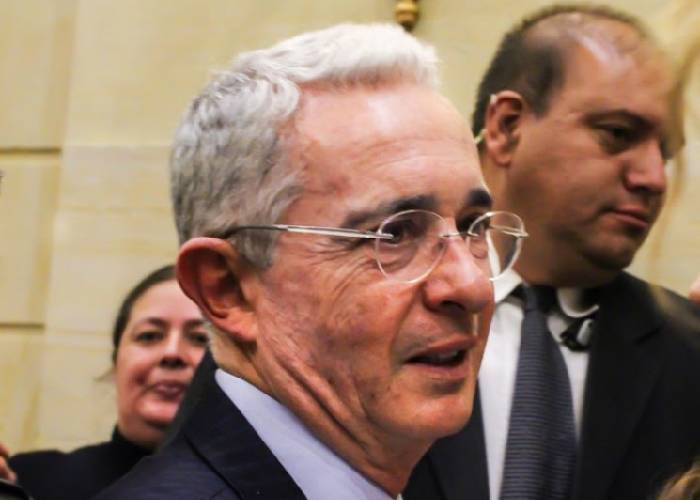 La muerte del nombre Álvaro Uribe Vélez