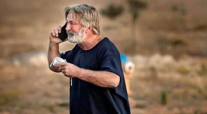  - Fotos: El momento en que Alec Baldwin acaba de matar por accidente a su fotógrafa