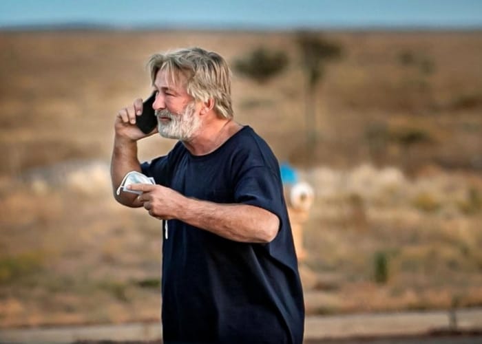 Fotos: El momento en que Alec Baldwin acaba de matar por accidente a su fotógrafa