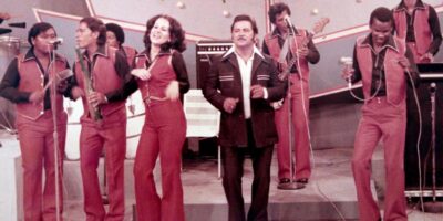  - Adolfo Echeverría, el cantautor que prende las fiestas en diciembre