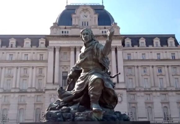 VIDEO: ¿Deben caer las estatuas de los colonizadores?