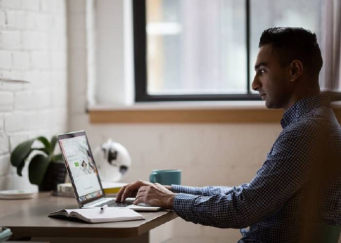 El daño que hace obsesionarse con mujeres en las redes sociales
