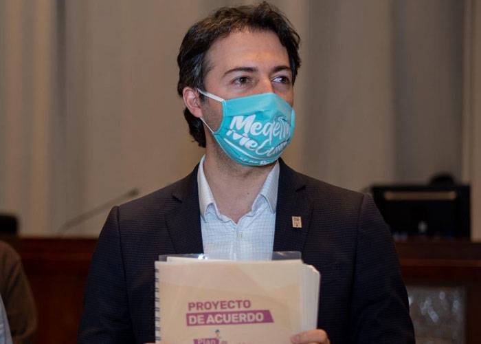 La mala hora de Quintero: pierde ante Uribe, la revocatoria alza vuelo y se le rebela el Concejo