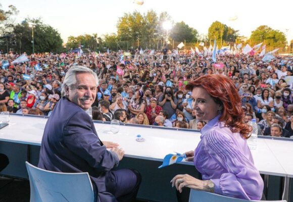 La pelea de Alberto Fernández en Argentina por revertir la derrota en las elecciones