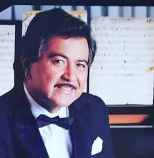  - Adolfo Echeverría, el cantautor que prende las fiestas en diciembre