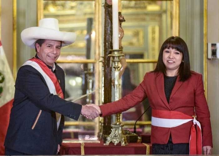 Para la incertidumbre en Perú: el congreso da voto su de confianza al nuevo gabinete de Castillo