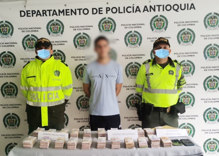 En la Policía también usan photoshop para ponerle tapabocas a los agentes