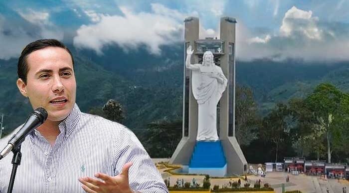  - Richard Aguilar, detenido por corrupción pero con monumento a su ego