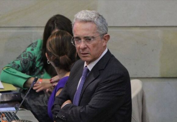 Álvaro Uribe, el viejo país y el consenso de Cornwall