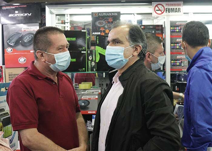 Dos poderosos comerciantes de San Andresito le pavimentan el camino a Óscar Iván Zuluaga en Bogotá
