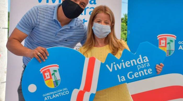  - Gobernadora entregó en Sabanalarga las primeras 100 casas subsidiadas por 'Vivienda para la gente'