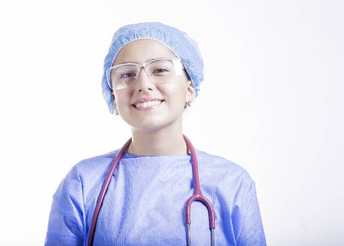 En el día del médico, agremiaciones del sector salud exigen garantías