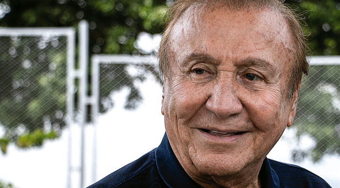  - Dos asesores argentinos le hablan al oído a Rodolfo Hernández