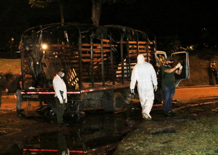 Posible atentado contra un camión del Esmad en Cali