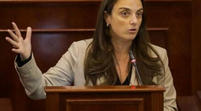  - Karen Abudinem llama secuestrador, asesino y extorcionista a Petro