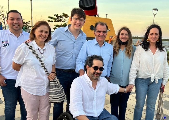 Uribe asume como jefe de campaña de Óscar Iván Zuluaga quien se va solo