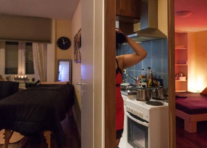 Precariedad o clandestinidad: destino de las prostitutas sin ingresos