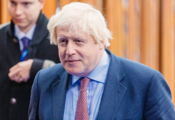 Boris Johnson, con el agua al cuello por covid-fiestas
