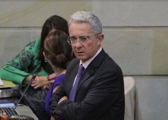 No se hundan más, uribistas: ¡retírense!