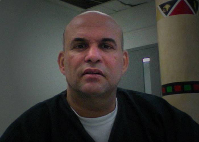 De asesinos a asesinos: la pequeña distancia que queda entre políticos y paramilitares