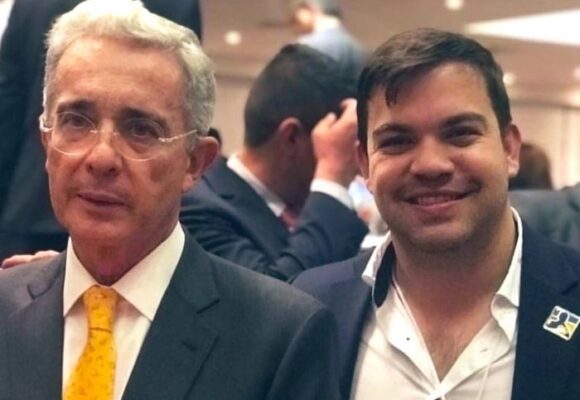 Furia Uribista en el extranjero contra Juan David Vélez que busca reelección