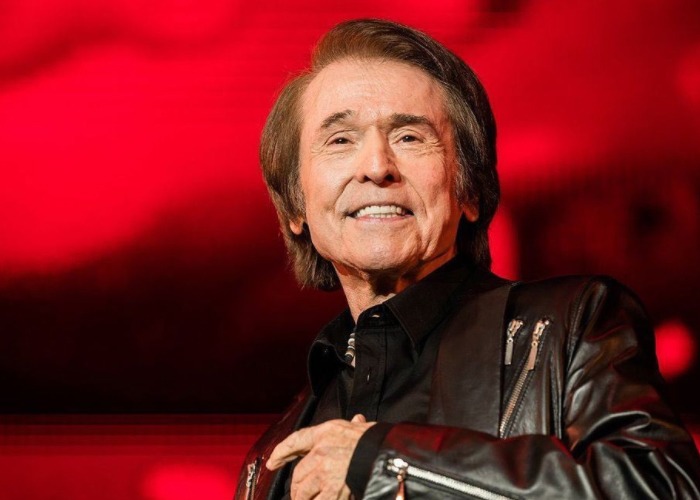 Tomaba un litro de whisky al día: el trago casi mata a Raphael