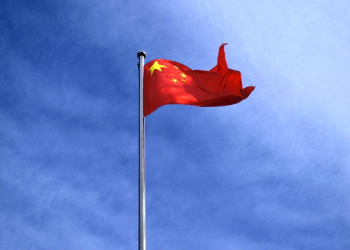 Petro: ¿cuándo empieza a quemar banderas de China?