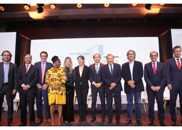 A los golpes los candidatos hablan de paz