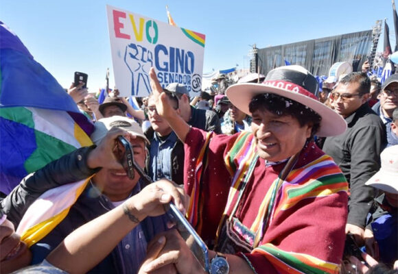 Evo Morales vuelve a pisar duro en Bolivia y busca una constituyente