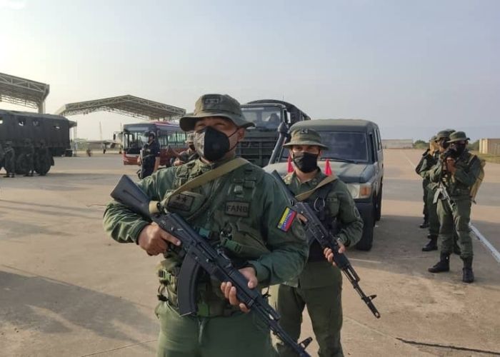 Venezuela refuerza su presencia militar en la frontera con Colombia