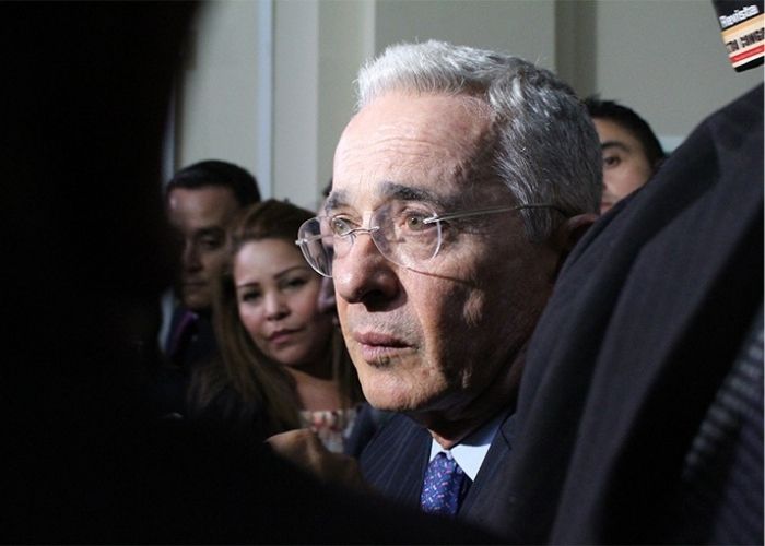 ¿Qué va a hacer Álvaro Uribe ante su caída en picada?